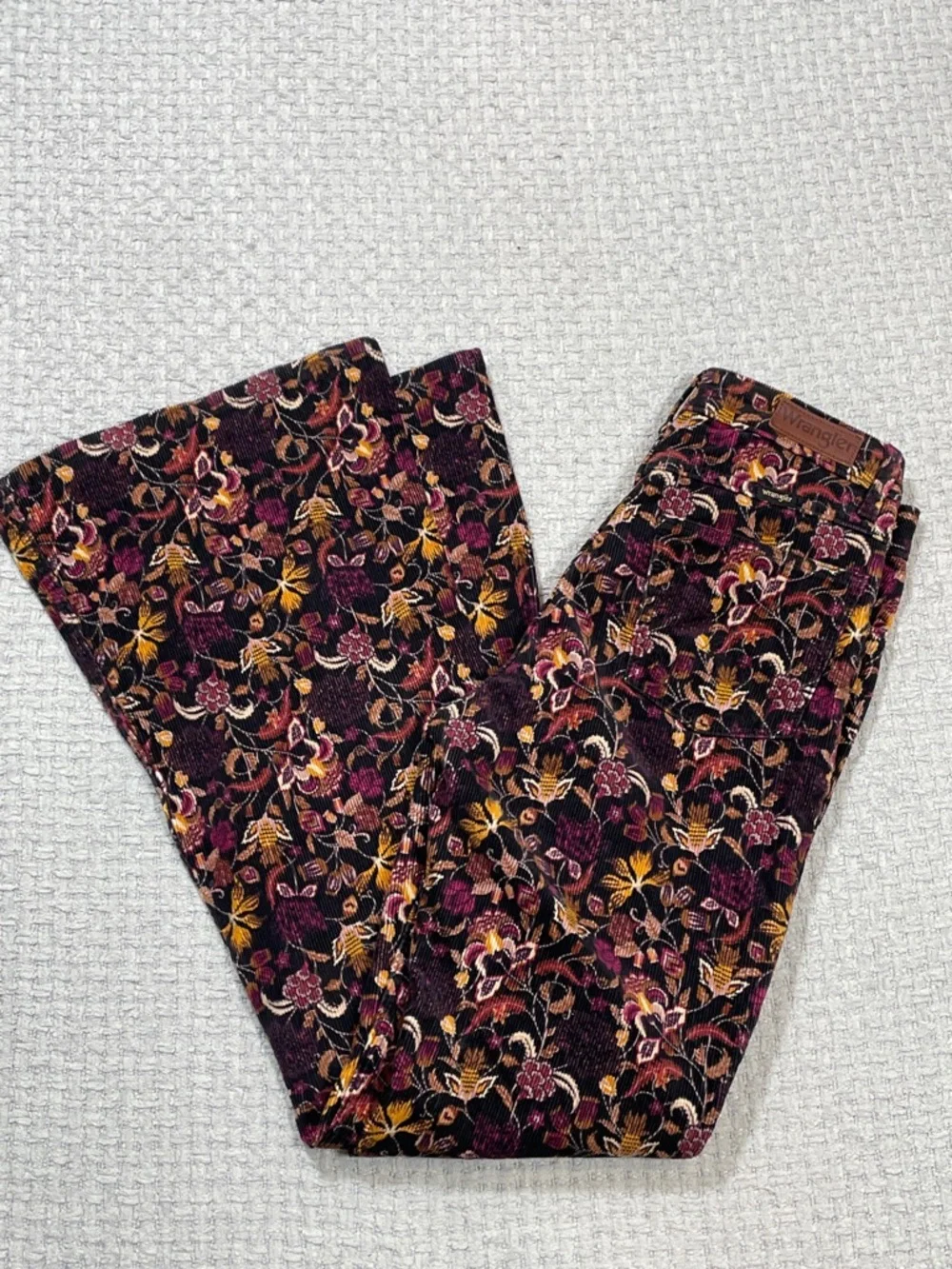 Wrangler High Rise Fierce Flare Corduroy Pants Retro Floral Pattern Size 4 - Picture 3 of 16